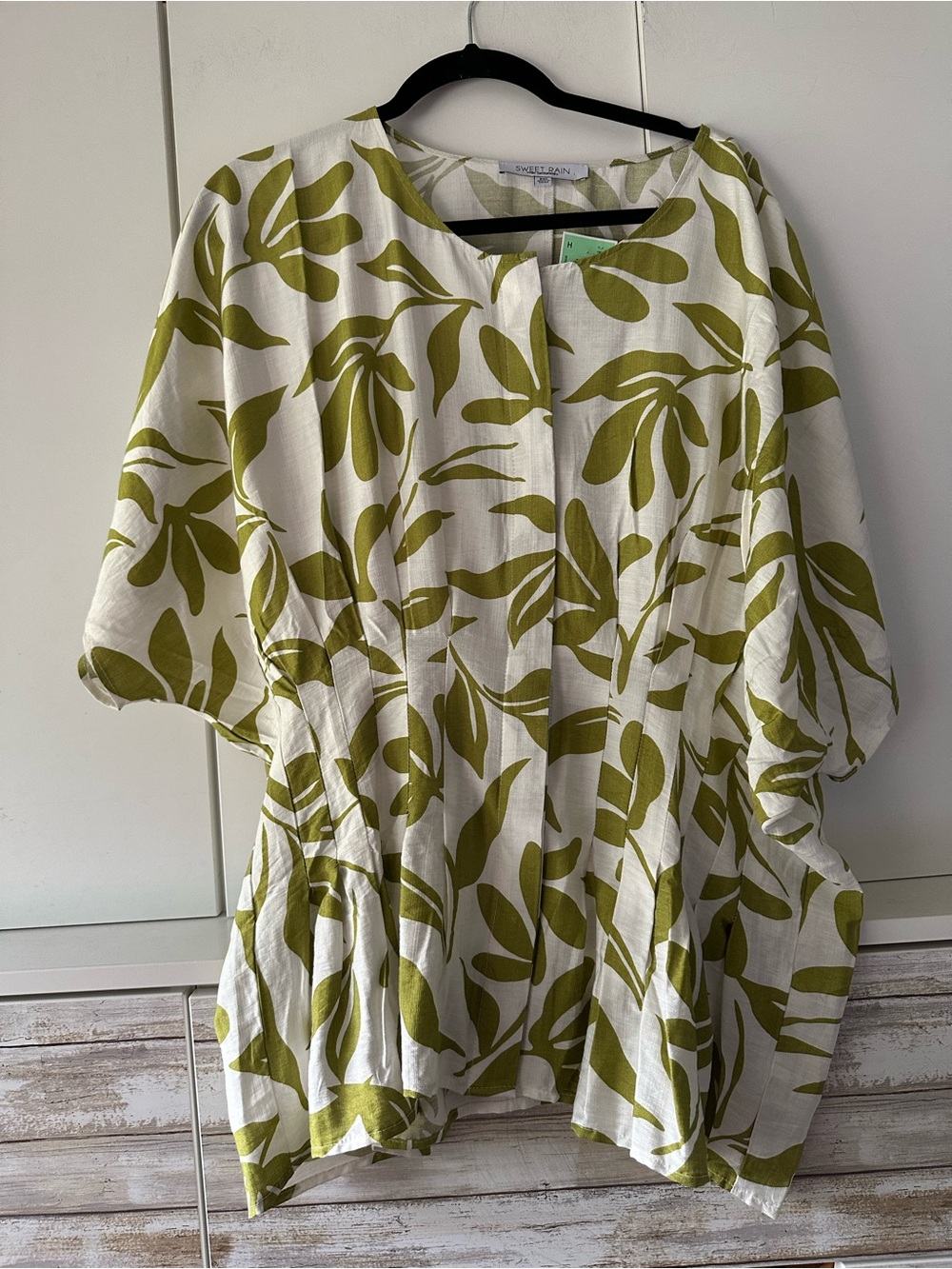 🌿 Sweet Rain Young Contemporary botanical print tunic top – New With Tags